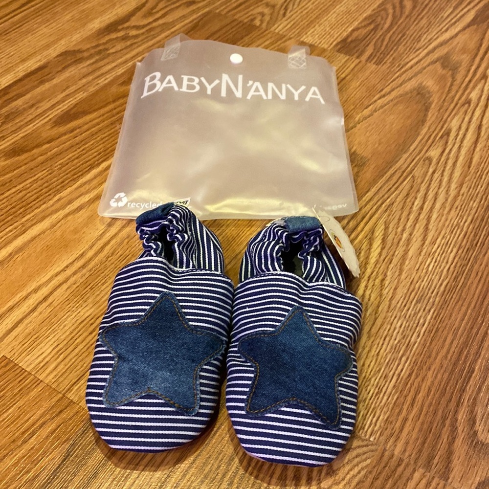 NWT Baby N’anya denim star and stripe vegan walking shoes 2T